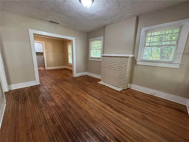 Building Photo - 134 N Carlen St