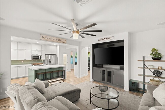 Building Photo - 1056 Via Canale Dr