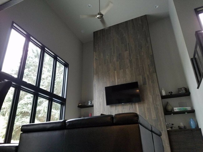 Foto del edificio - 3124 N Crane Creek Rd