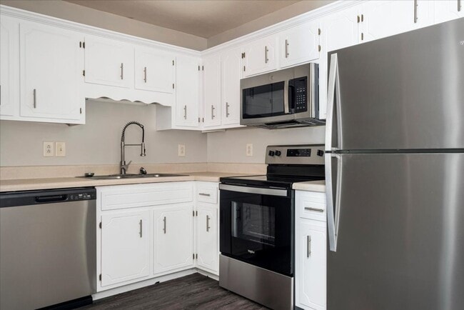 Building Photo - Highland Park Apartments