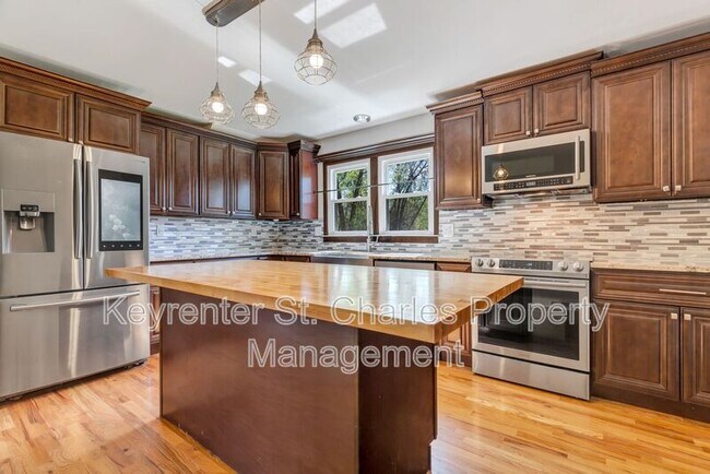 Foto del edificio - 600 Riverview Ln