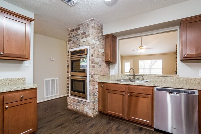 Building Photo - 1817 New Orleans St