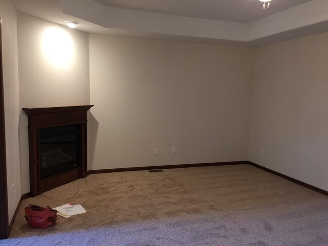 Living Room - 1880 Wrigley St