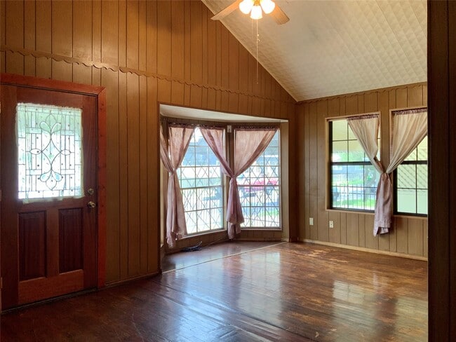 Building Photo - 611 Bolster St