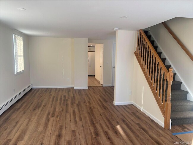 Foto del edificio - 215 E Lakewood St