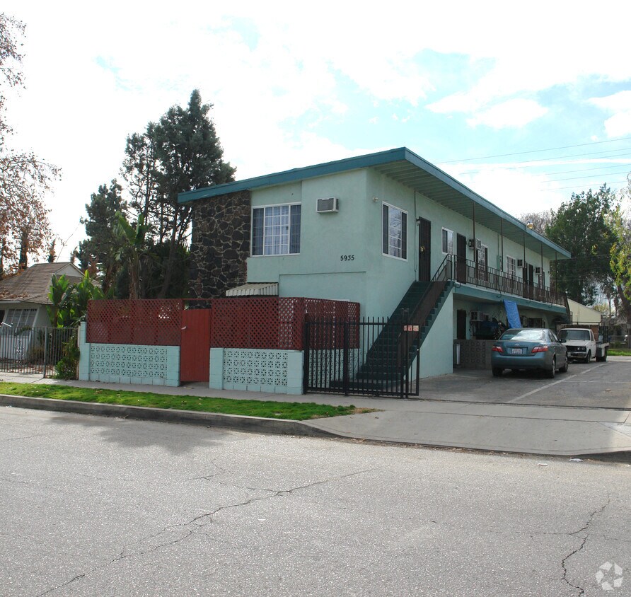 Foto principal - 5935 Whitnall Hwy