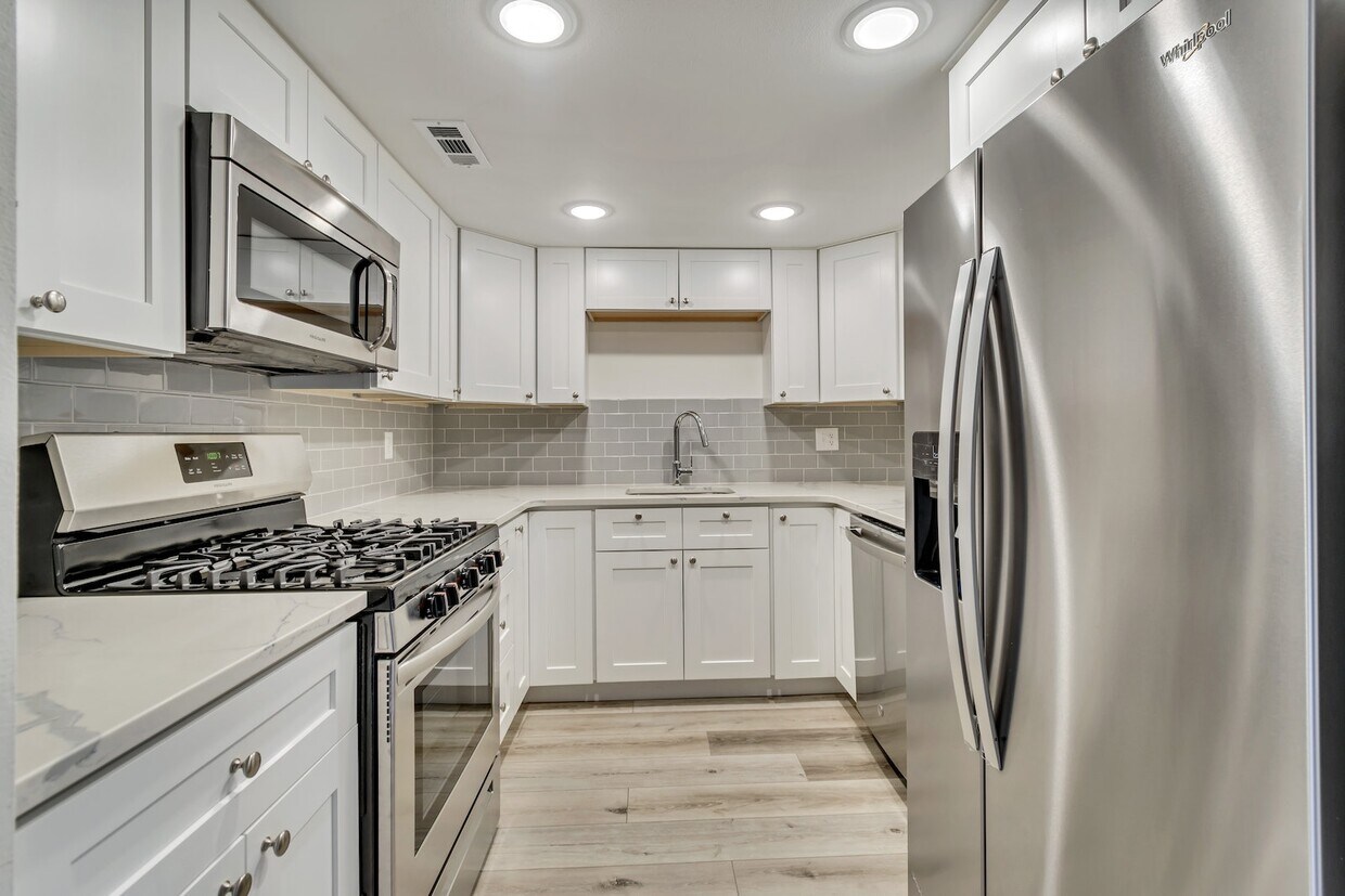 Foto principal - 2244 North Canyon Road, Unit 312