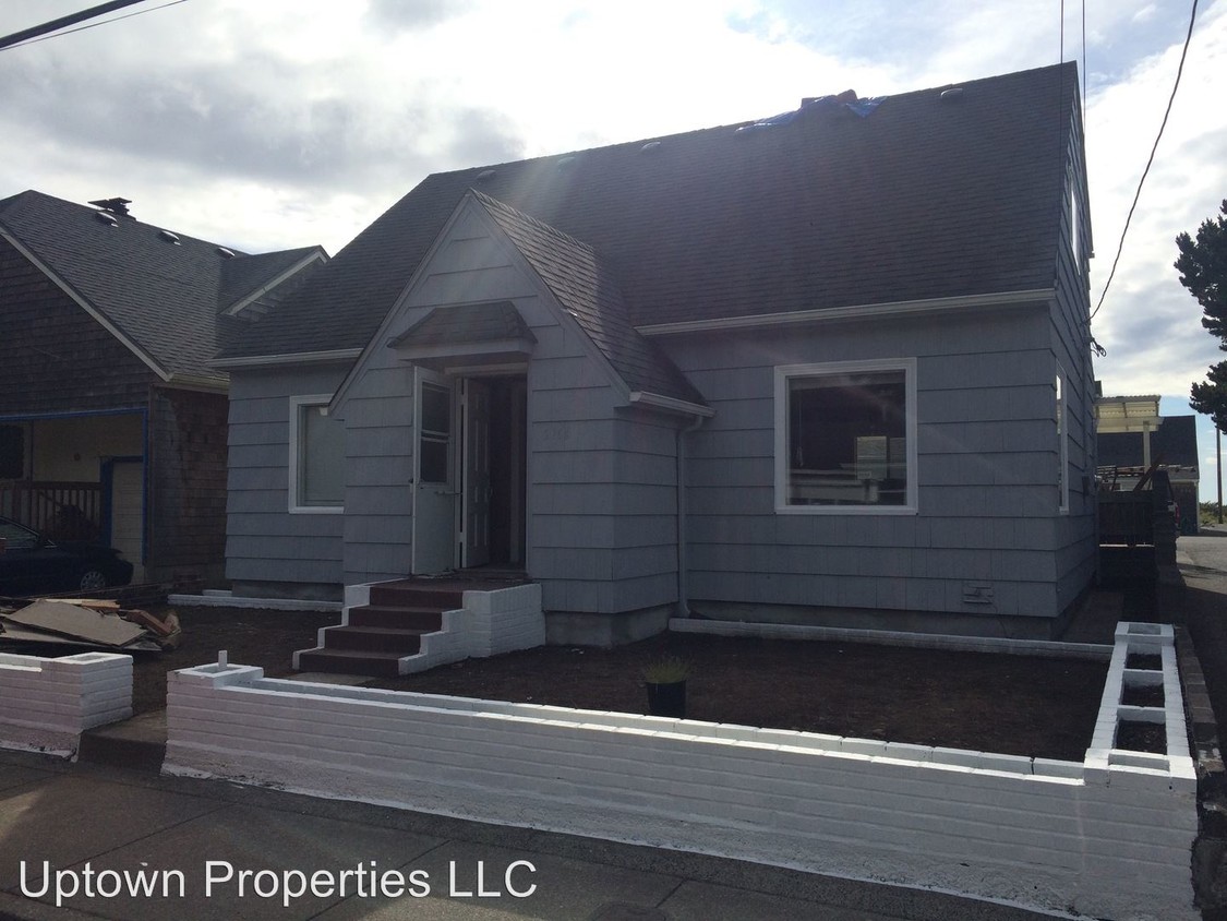 4 br, 2 bath - 2164 Beach Dr - 4 br, 2 bath  - 2164 Beach Dr