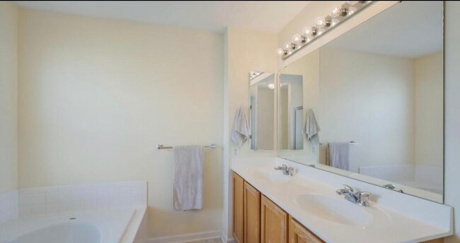 Foto del edificio - 701 Waterway Ct