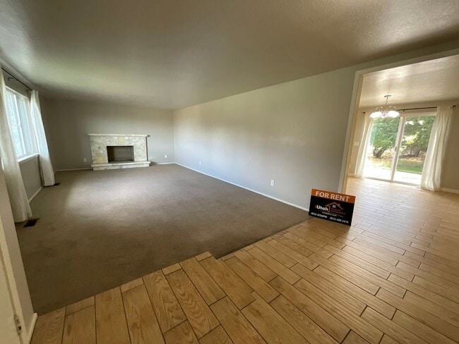 Foto del edificio - 5 bdrm 3 bth Home 2 Car Garage