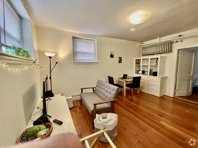 Building Photo - 76 Martin St