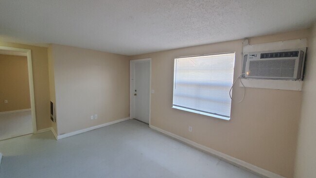 Foto del edificio - 818 6th St SE