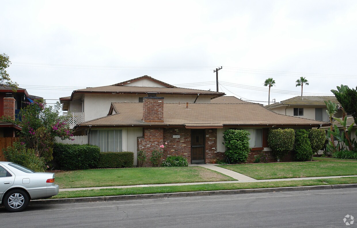 Building Photo - 12142 Laguna St
