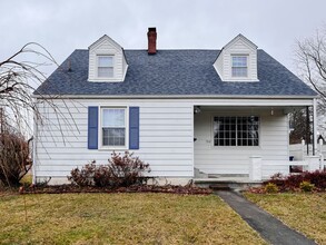 Building Photo - 512 Fairview Ave
