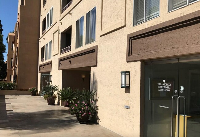 Building Photo - 8889 Caminito Plaza Centro
