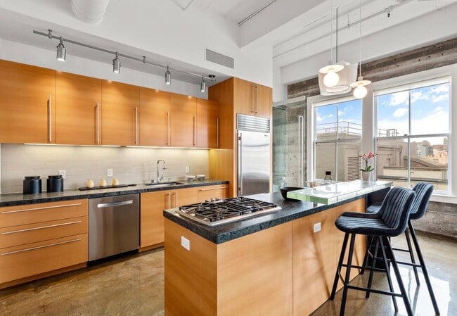 Building Photo - 1BR/1BA PENTHOUSE! Enormous Private Roof Deck! Laundry! Parking Available! PROGRESSIVE