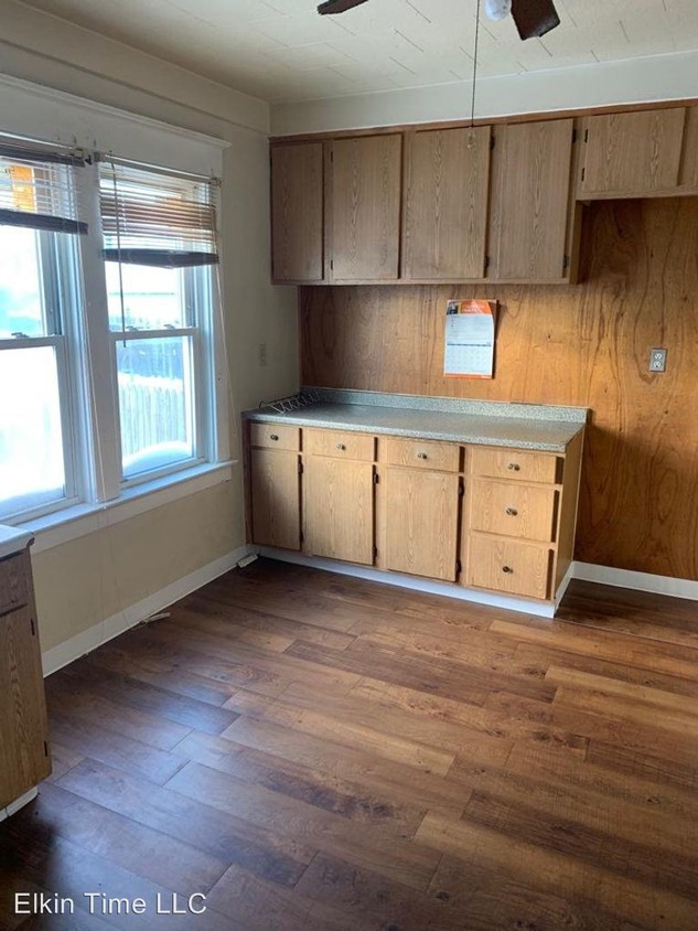 Building Photo - 3 br, 1 bath House - 132 Erb St