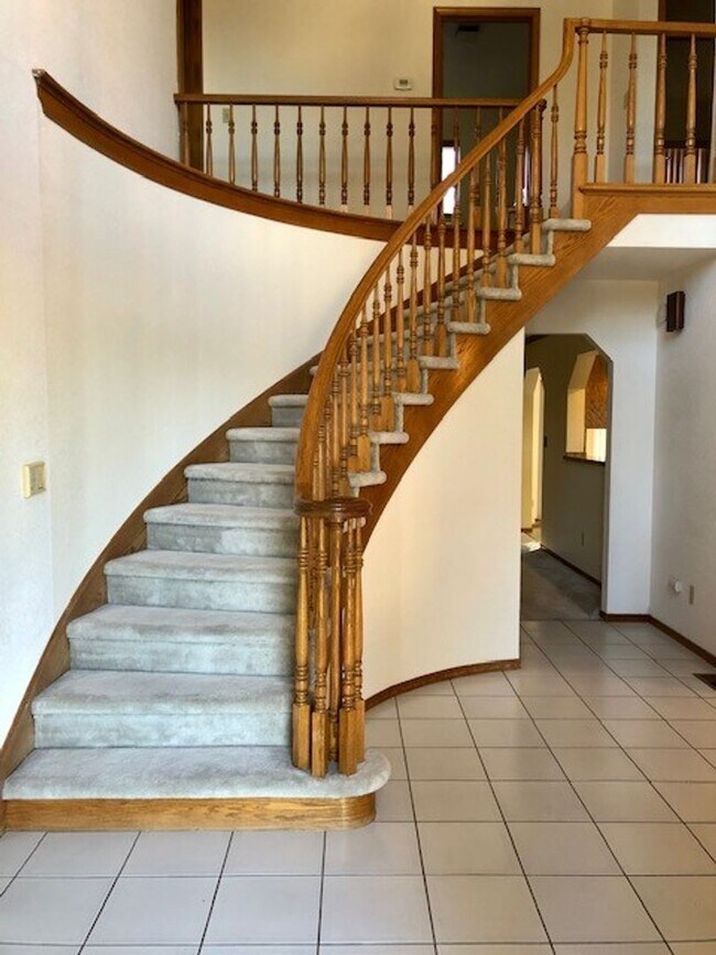 Foto del edificio - Spacious 4 bedroom 3 bath home in Folsom