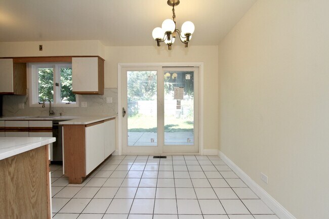 Foto del edificio - 8218 Springfield Ave