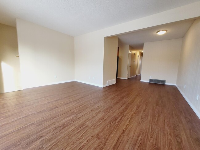 Building Photo - 10531-10154 154 St