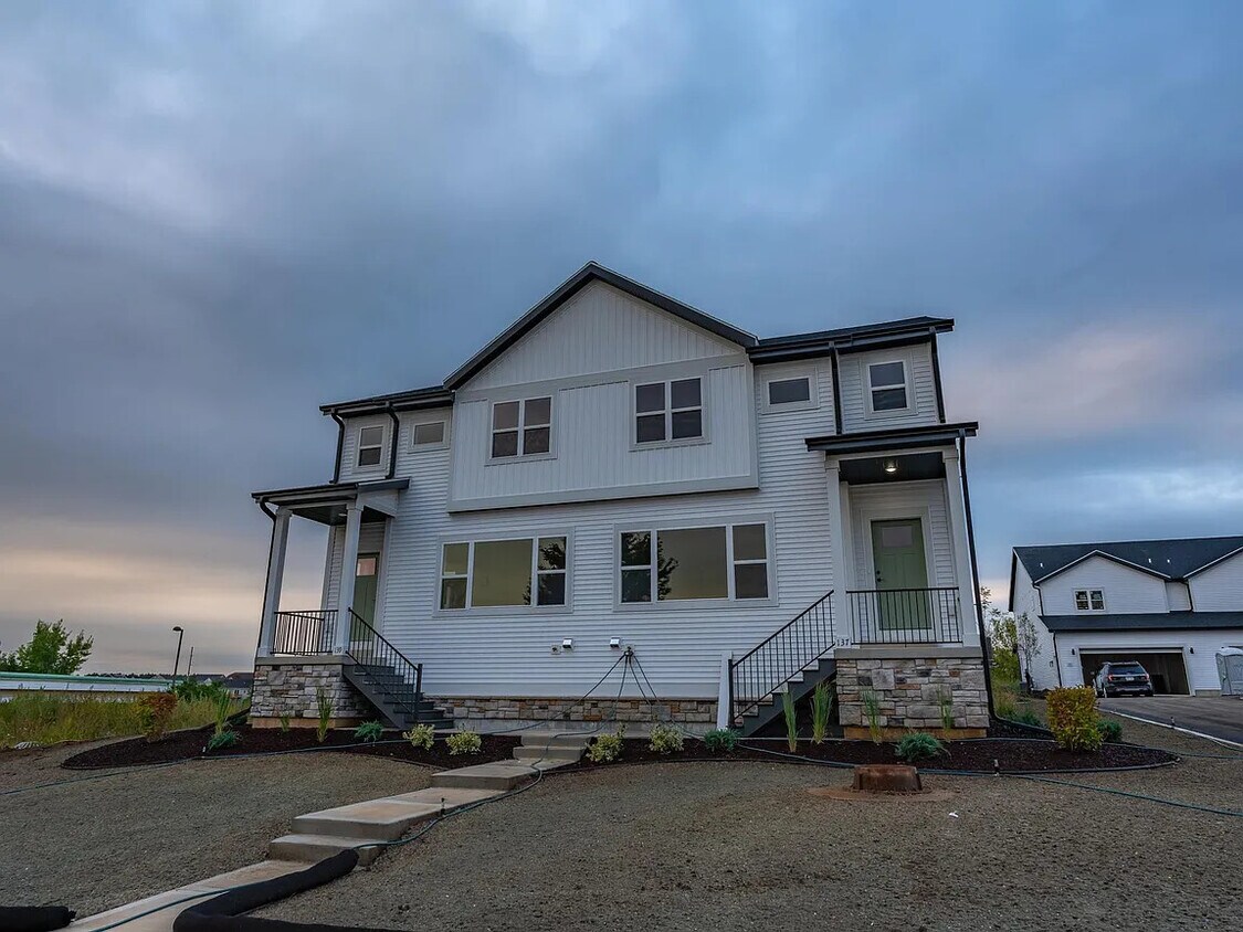 Foto principal - 115 Prairie Heights Dr