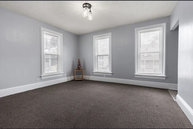 Building Photo - 223 Oakwood Ave