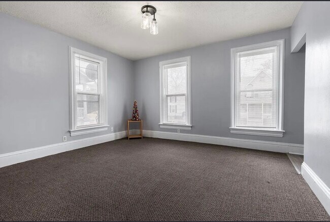 Foto del edificio - 223 Oakwood Ave