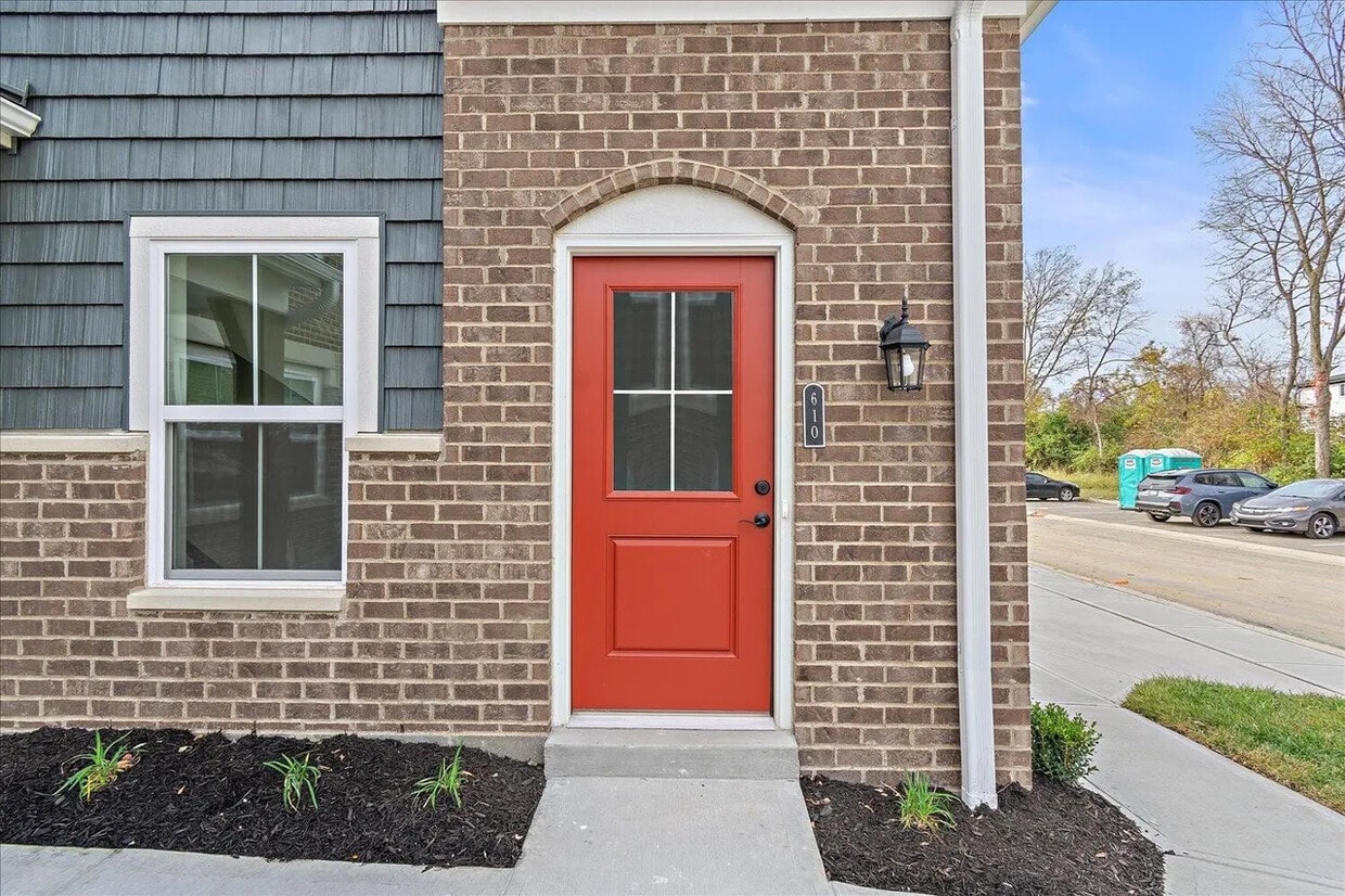 Primary Photo - 610 Foxhill Dr