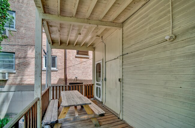 Foto del edificio - 2036 Sherman Ave