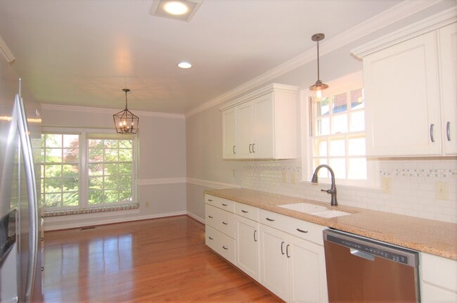 Building Photo - 926 Blenheim Dr
