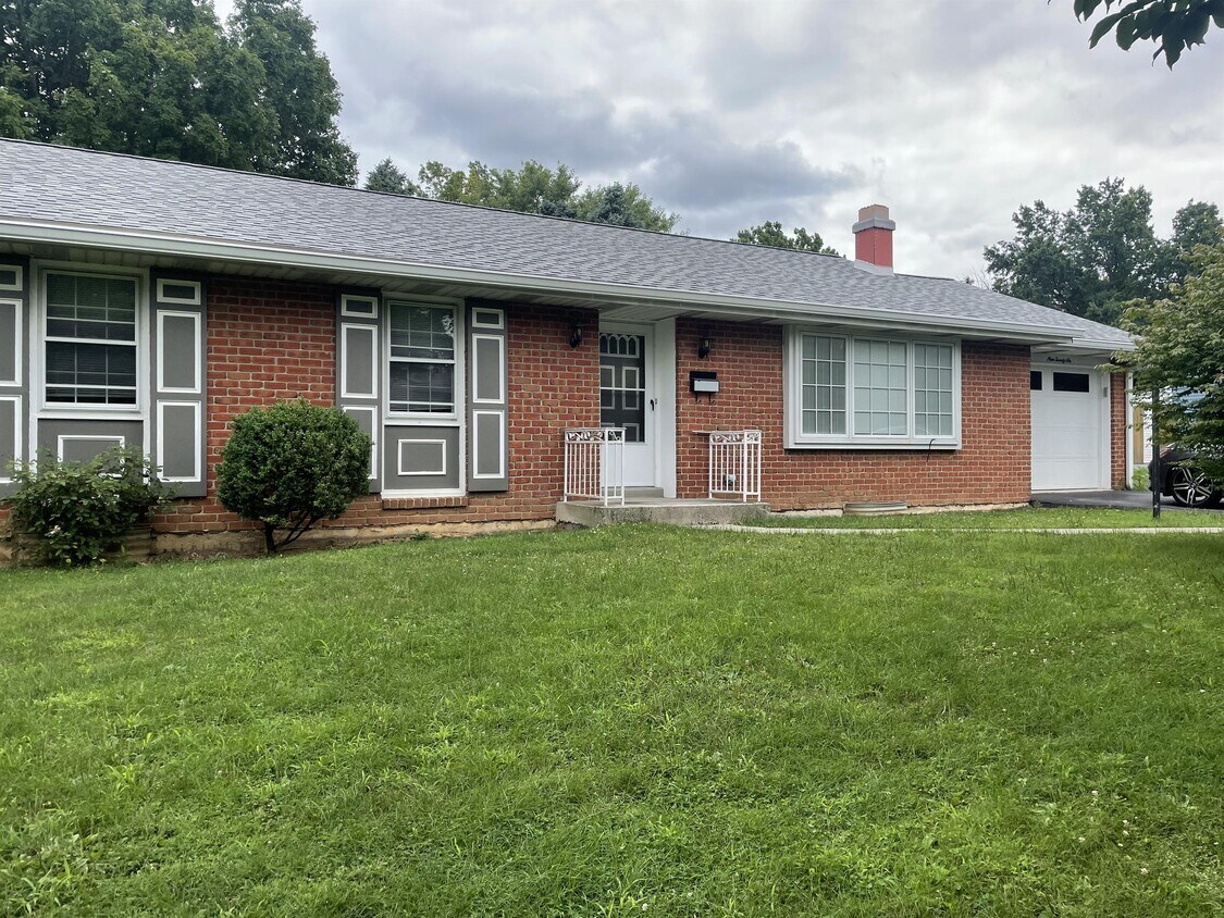 Primary Photo - 926 Briarcrest Dr
