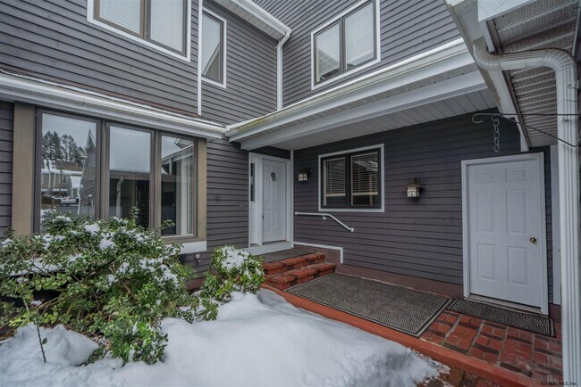 4 Saratoga Cir, Saratoga Springs, NY 12866 - Townhome Rentals in ...