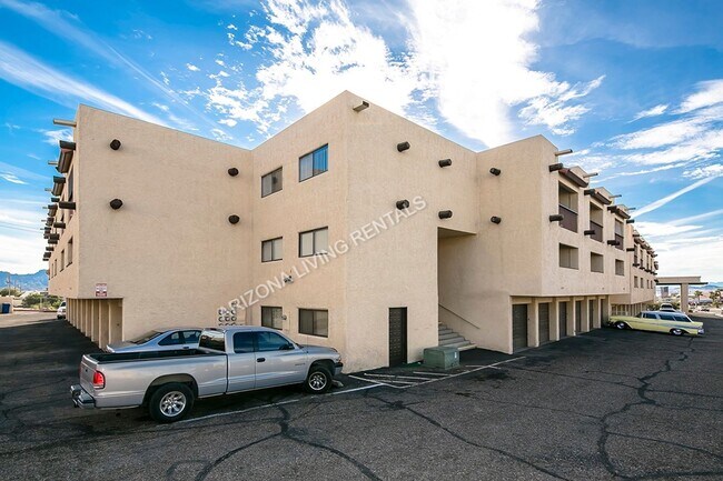 Foto del edificio - UPDATED 1 BEDROOM DOWNTOWN CONDO