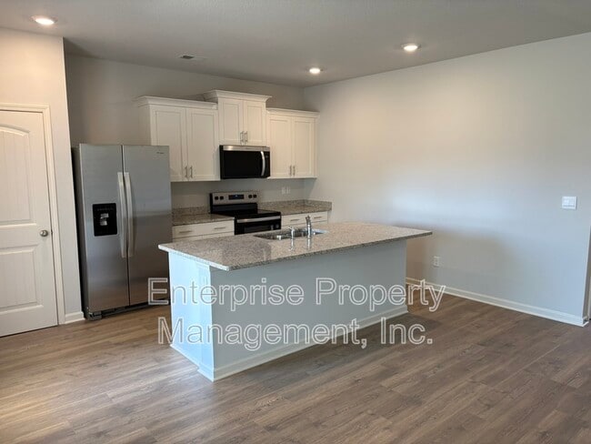 Building Photo - 250 Kipling Dr