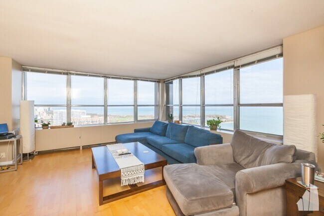 Building Photo - Beautiful 2 Bedroom Condo in Lakeview