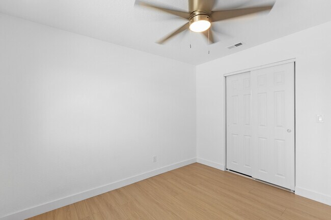 Foto del edificio - 8647 Cord Way