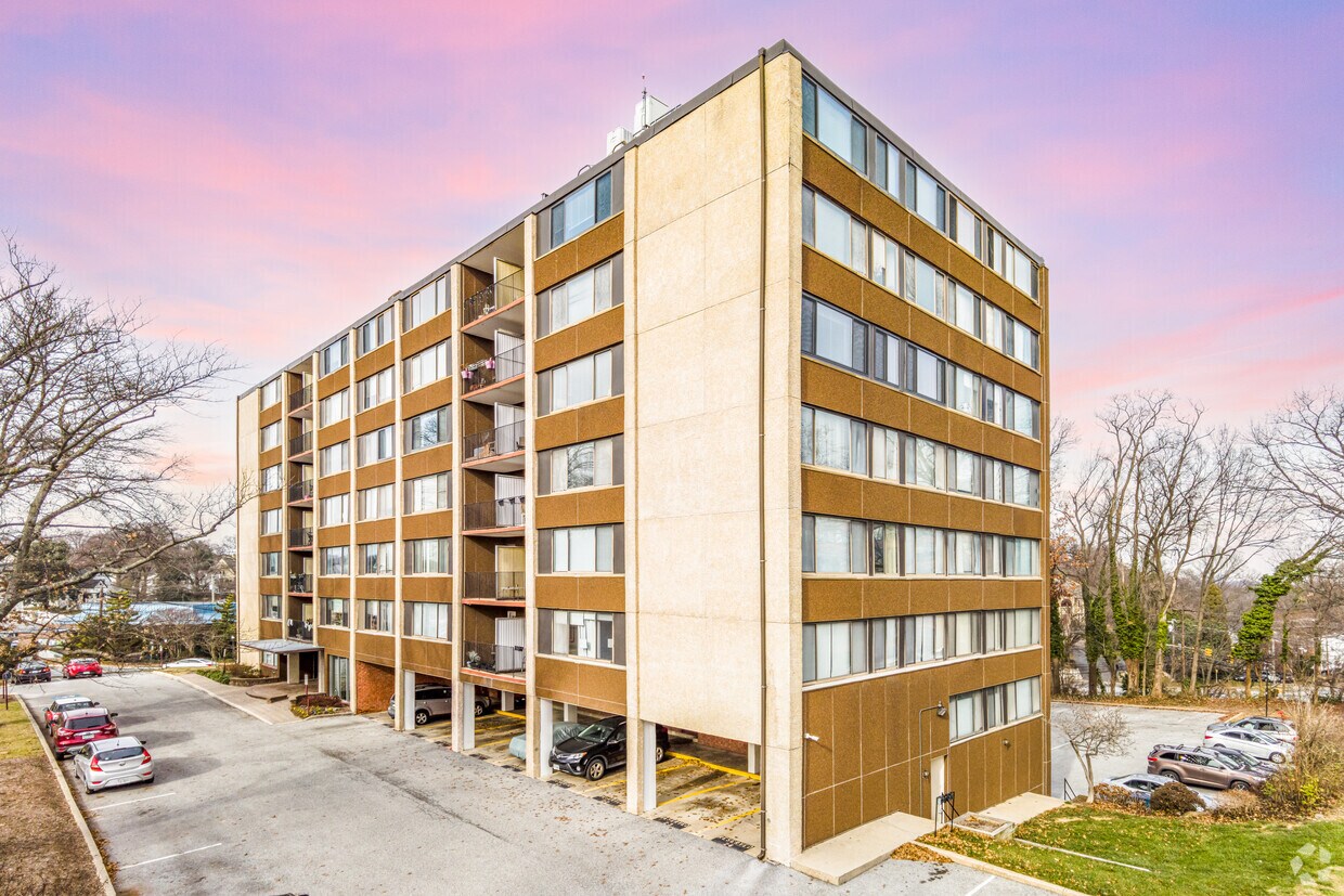 4401 Lee Hwy - Lorcom House
