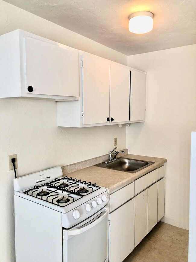 Interior Photo - Yale Place