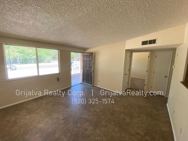 Building Photo - Duplex for Rent