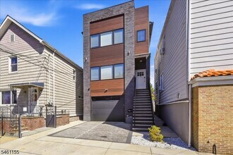 Building Photo - 109 N 2nd St
