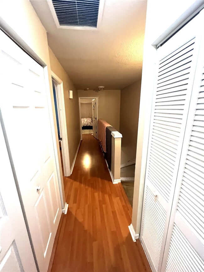 Foto del edificio - 9675 Lago Dr