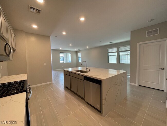 Foto del edificio - 490 Fairview Hills St