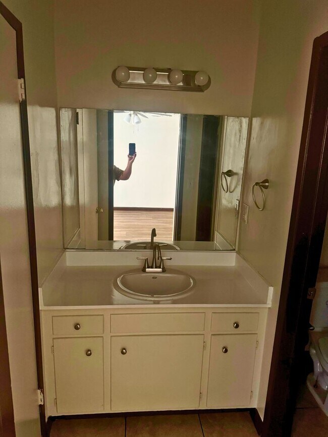 Foto del edificio - Cute Move-In Ready Studio Apartment