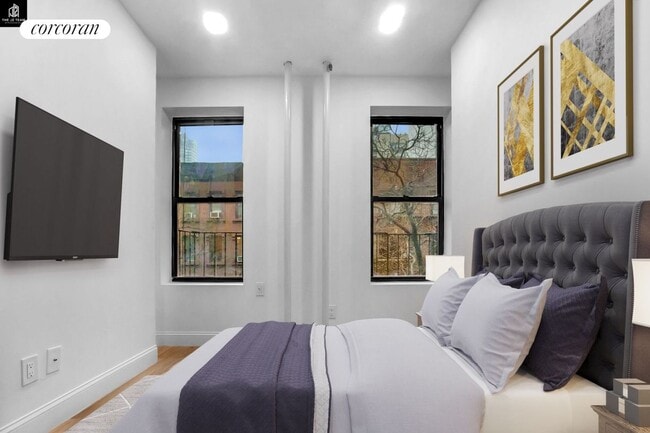 Building Photo - 350 E 89th St