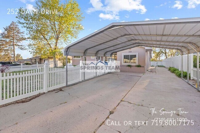 Building Photo - 252 Davie Dr