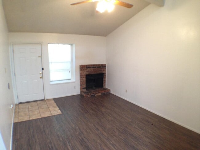 Building Photo - 139 N Troy Ave