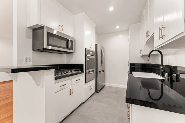 Building Photo - 1608 S Bentley Ave