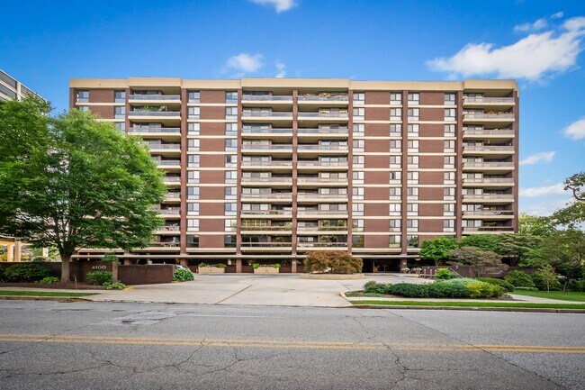 Foto del edificio - 4100 N Charles St