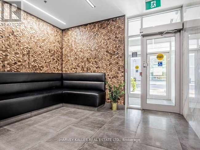 Building Photo - 38 Niagara St