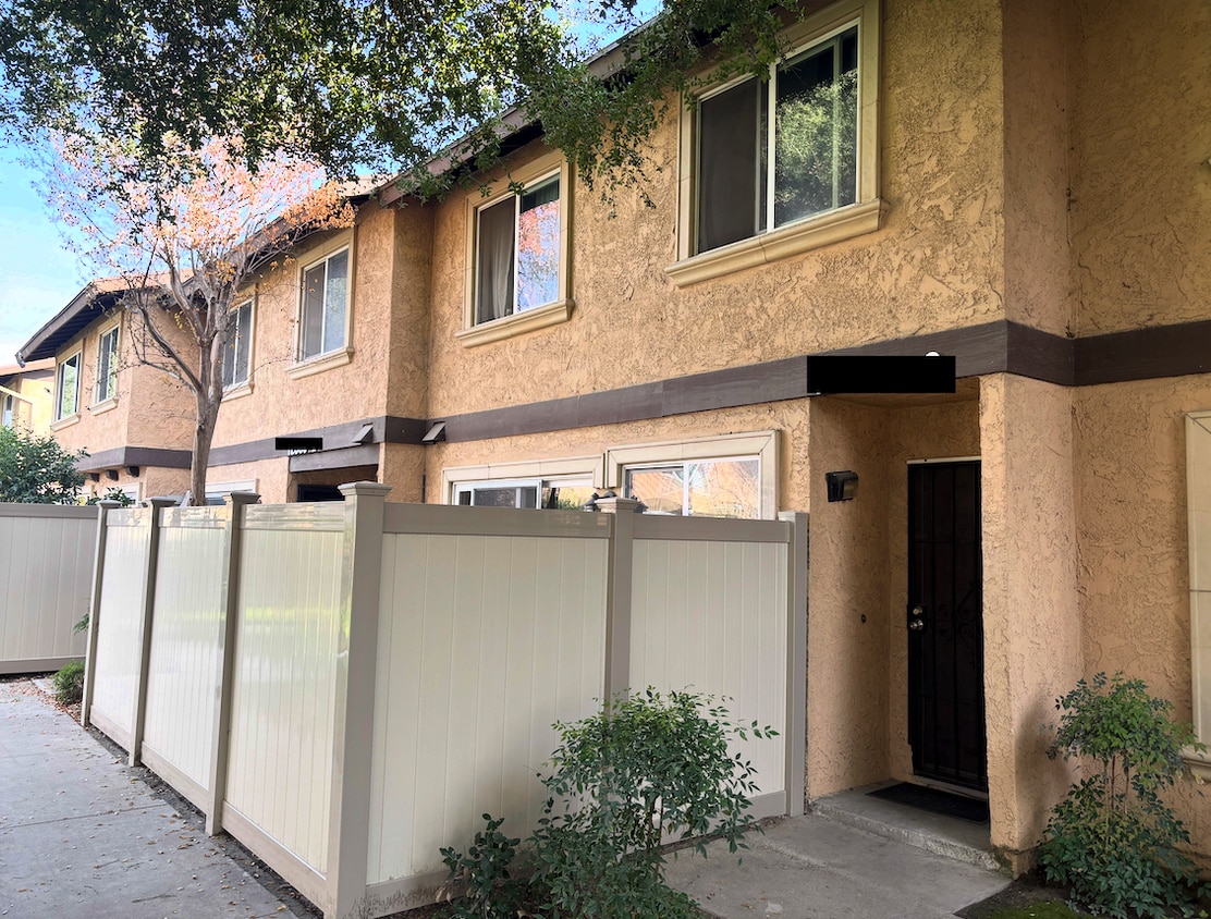 Foto principal - 12333 Runnymede St